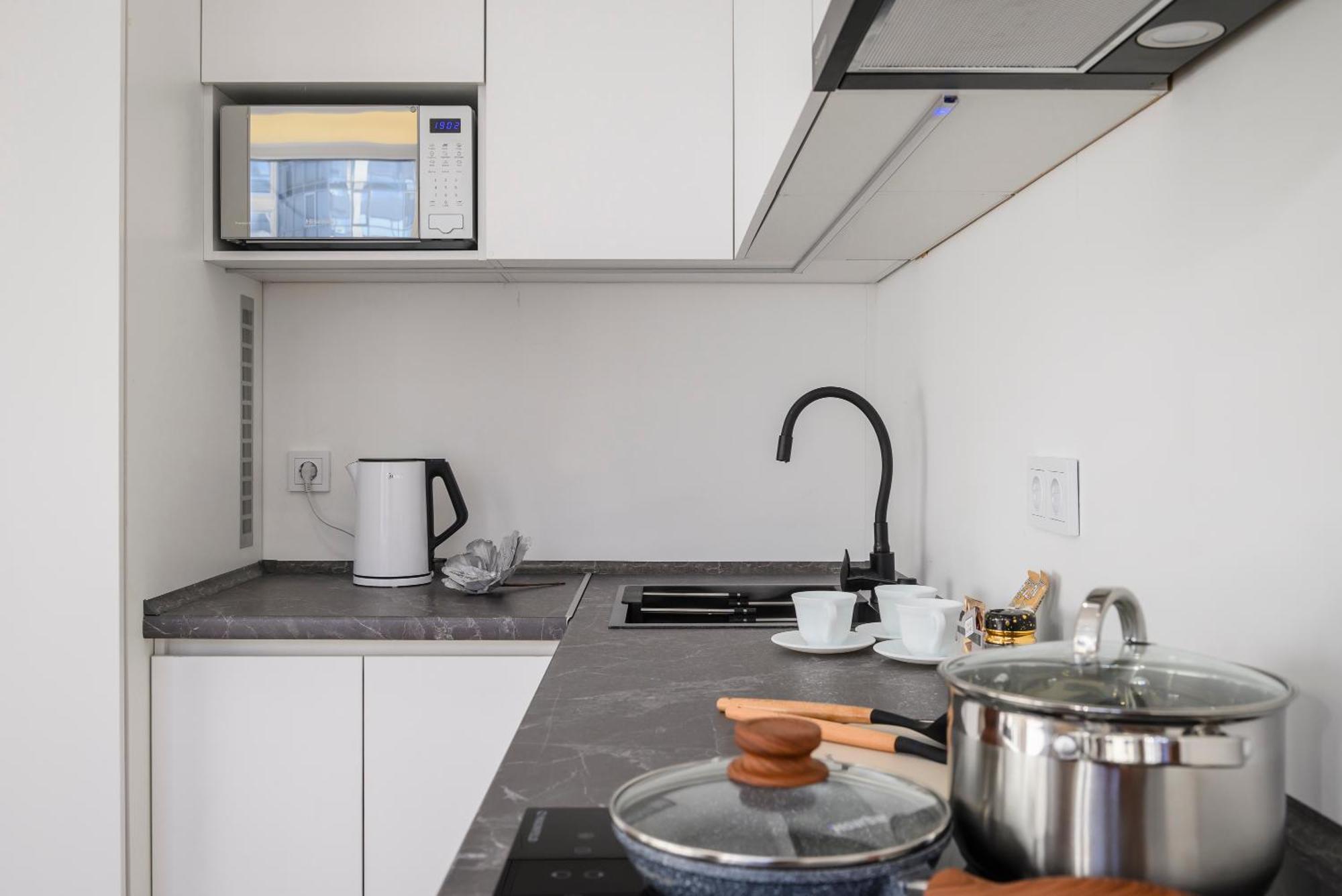 Five Business-Class Rooms In R-House Near Mega Center アルマトイ エクステリア 写真